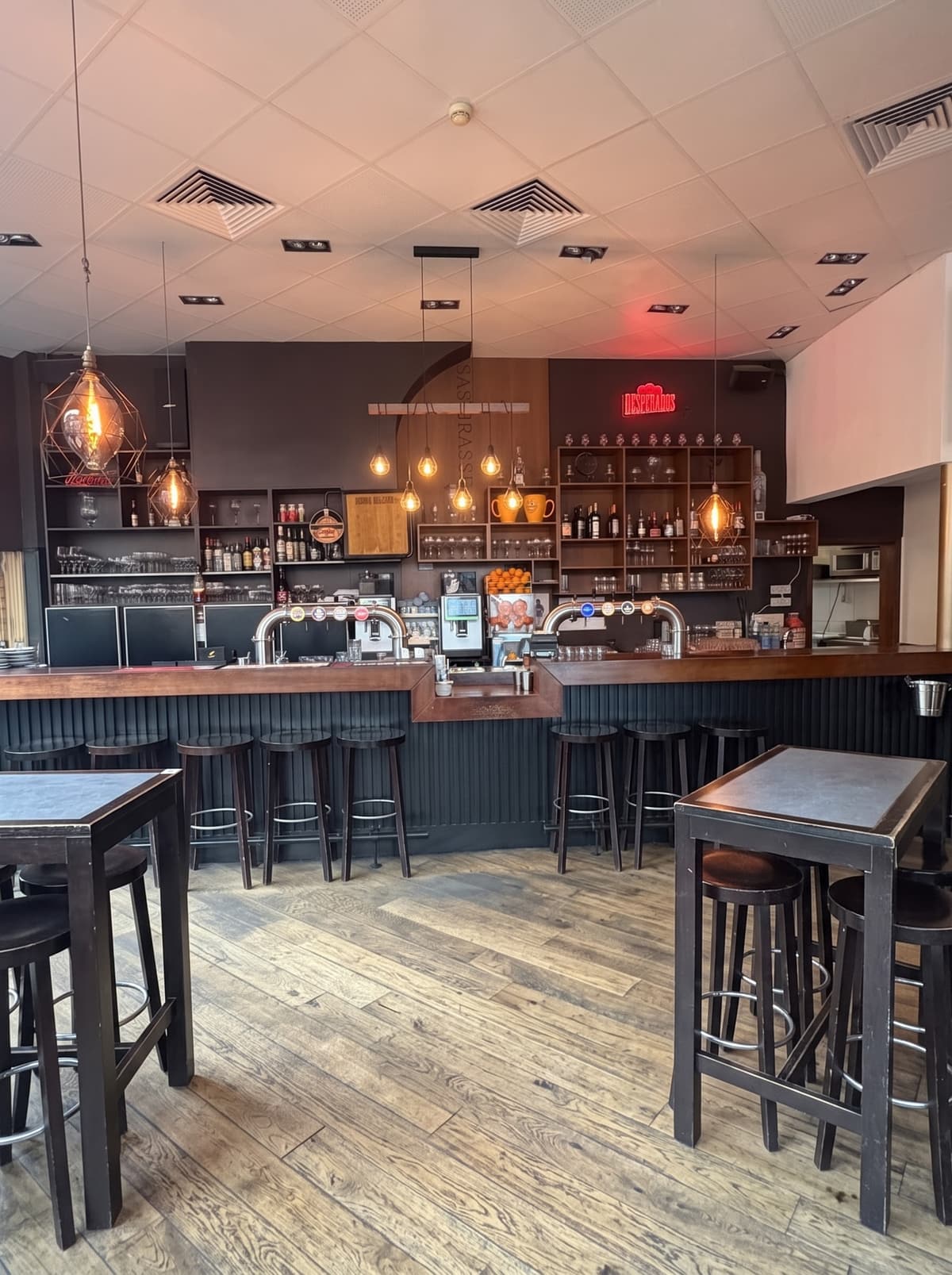 Die Bar und ihre Zapfhähne