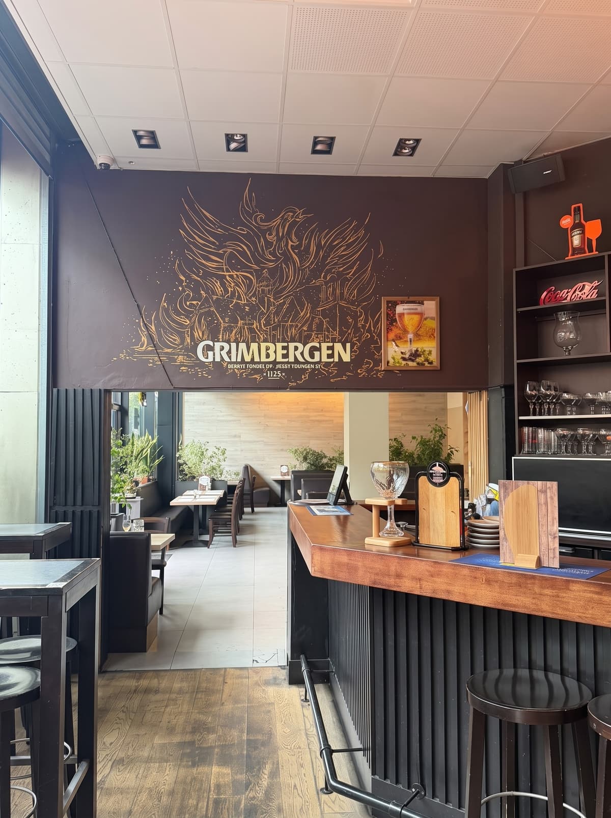 Die Bar-Ecke und ihr Grimbergen-Wandbild